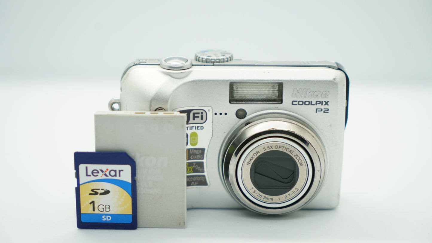 Nikon Coolpix P2 (Plateada)