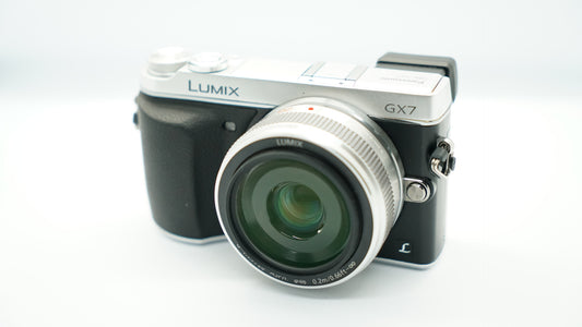 Panasonic Lumix GX7 + Lumix G 20mm f/1.7 (Silver Edition)