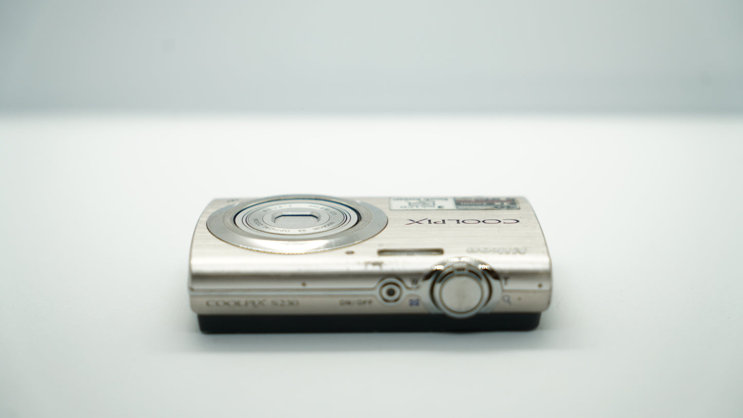 Nikon Coolpix S230 (Plateada)