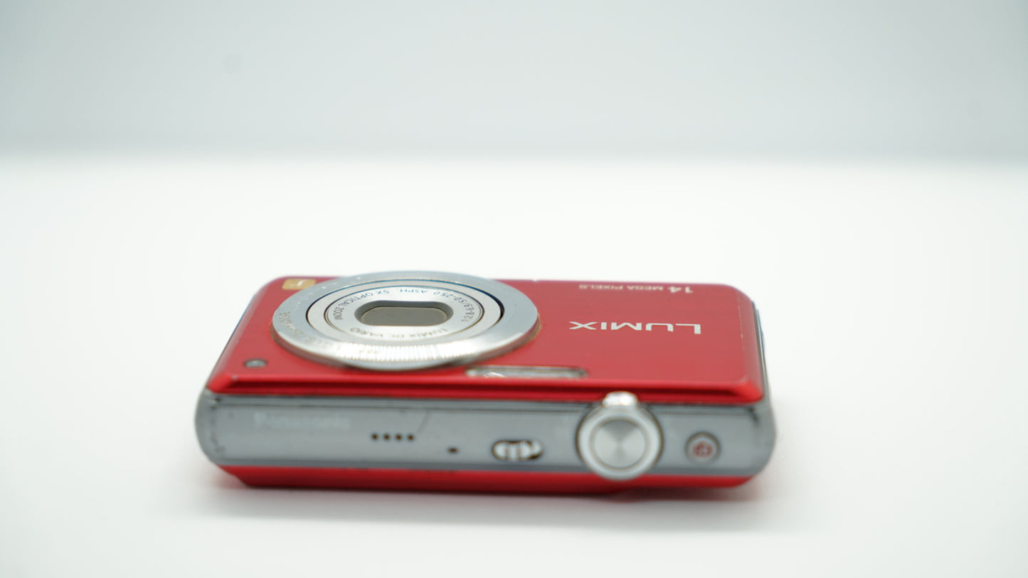 Panasonic Lumix DMC-FH3 (Roja)