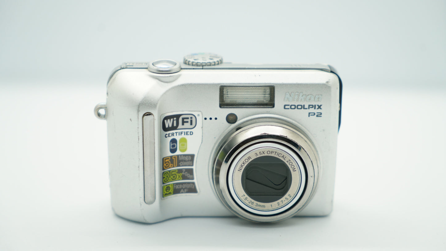 Nikon Coolpix P2 (Plateada)