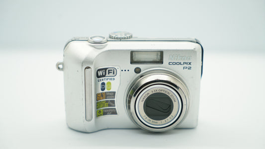 Nikon Coolpix P2 (Plateada)