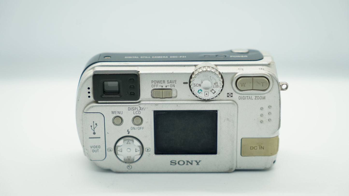 Sony Cyber-shot DSC-P31 (Plateada)