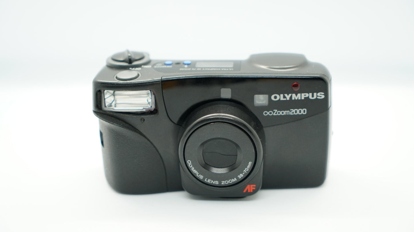 Olympus Infinity Zoom 2000 (Negra)