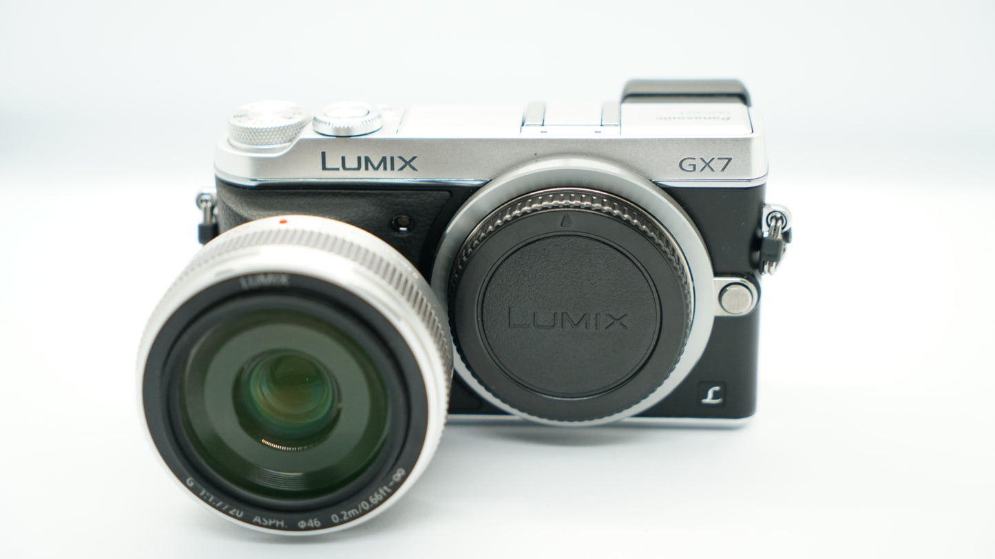 Panasonic Lumix GX7 + Lumix G 20mm f/1.7 (Silver Edition)