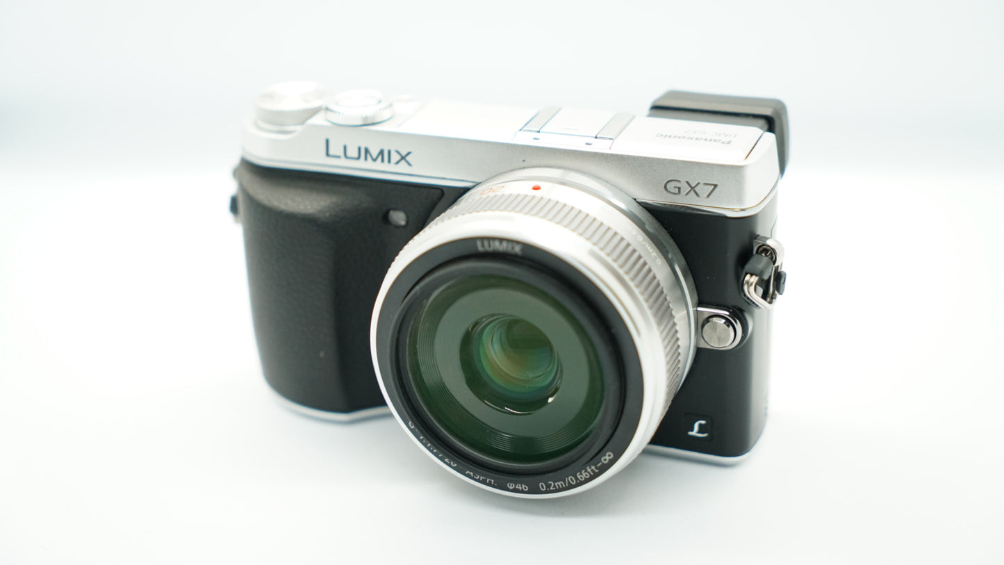 Panasonic Lumix GX7 + Lumix G 20mm f/1.7 (Silver Edition)