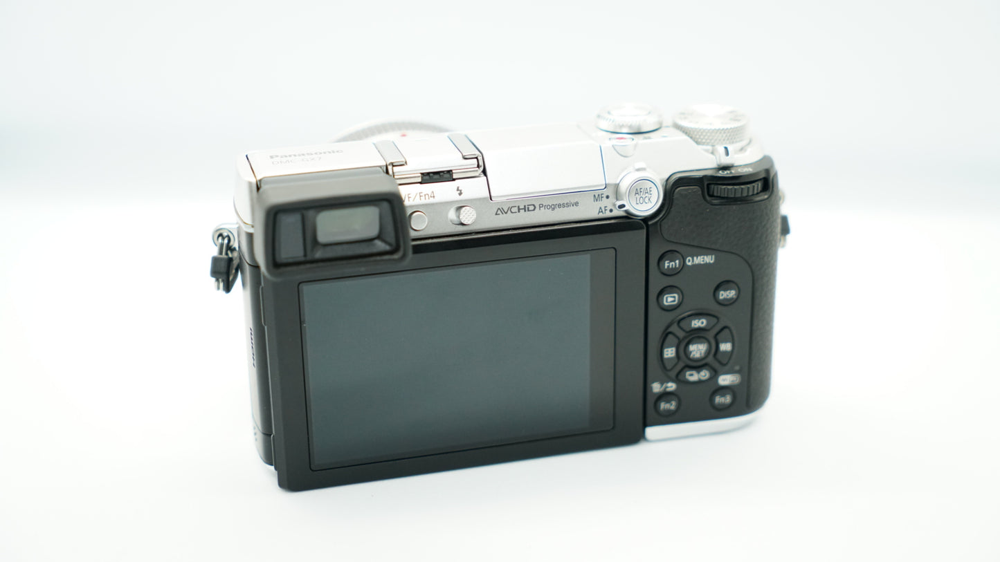 Panasonic Lumix GX7 + Lumix G 20mm f/1.7 (Silver Edition)