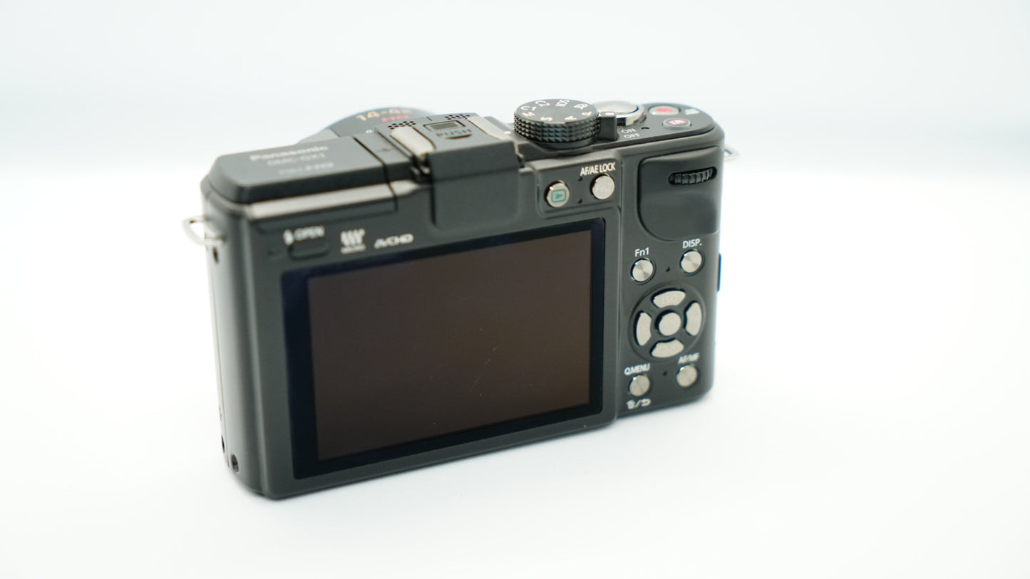Panasonic Lumix GX1 Premium + 14-42mm + DMW-LVF2