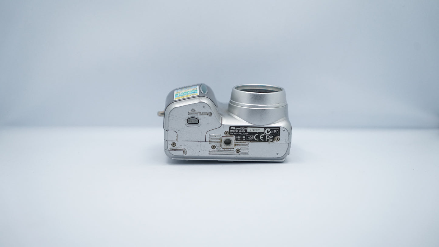 Nikon Coolpix 4300 (Plateada)
