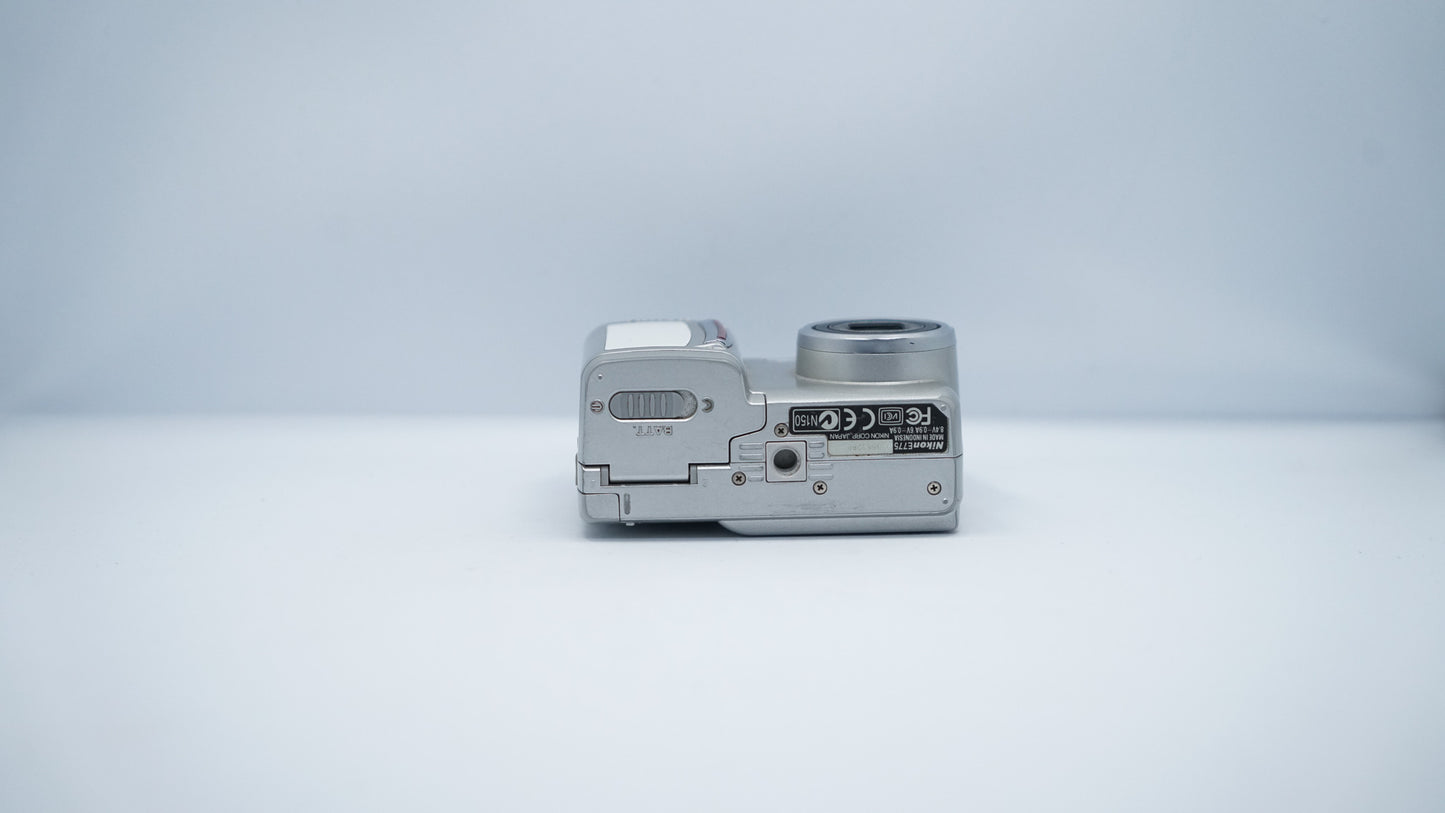 Nikon Coolpix 775