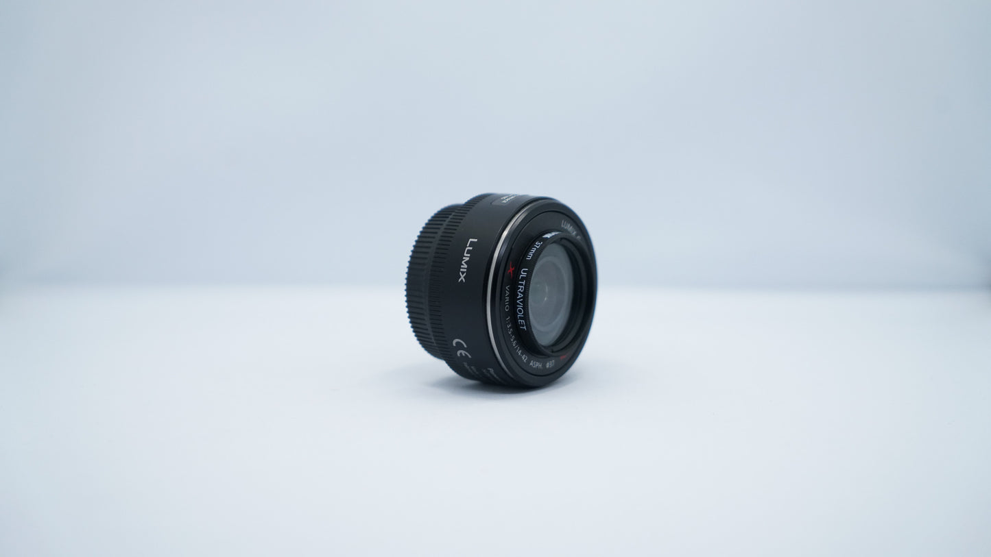 Panasonic Lumix GX1 Premium + Lente 14-42mm + Visor Live View DMW-LVF2