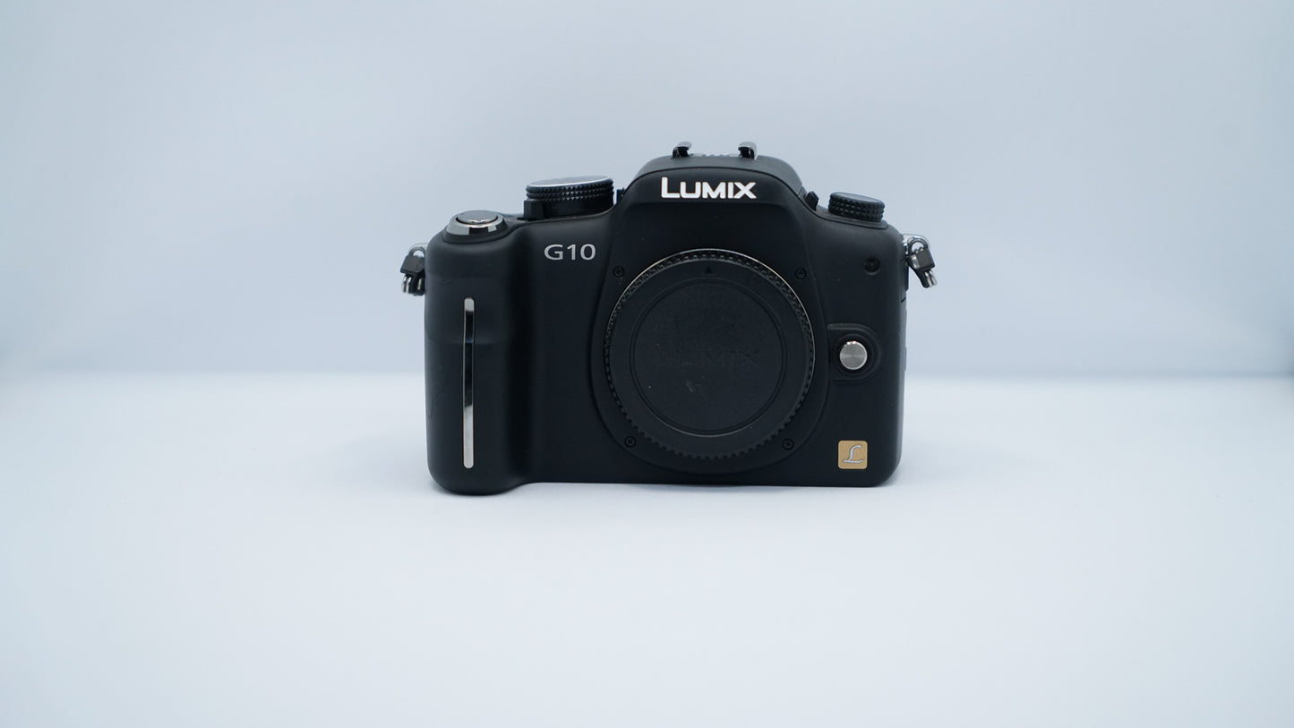 Panasonic Lumix G10 + G Vario 14-42mm f/3.5-5.6 ASPH