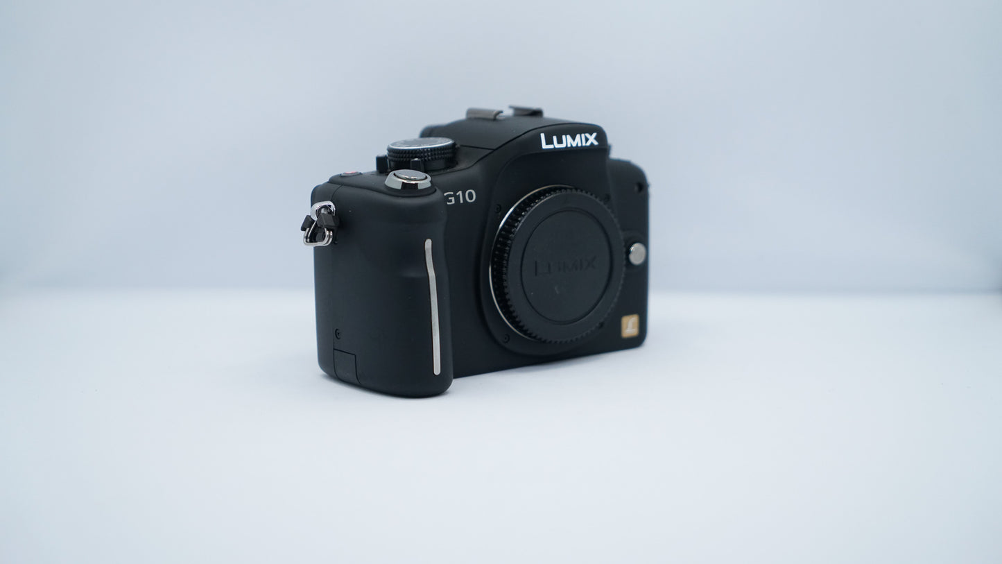 Panasonic Lumix G10 + G Vario 14-42mm f/3.5-5.6 ASPH