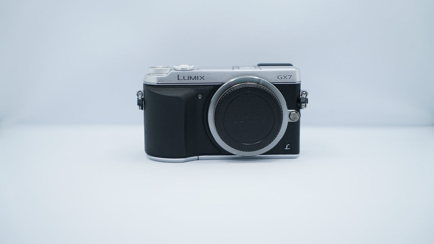 Panasonic Lumix GX7 + Lumix G 20mm f/1.7 ASPH (Silver Edition)