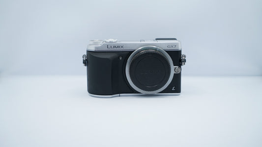 Panasonic Lumix GX7 + Lumix G 20mm f/1.7 ASPH (Silver Edition)