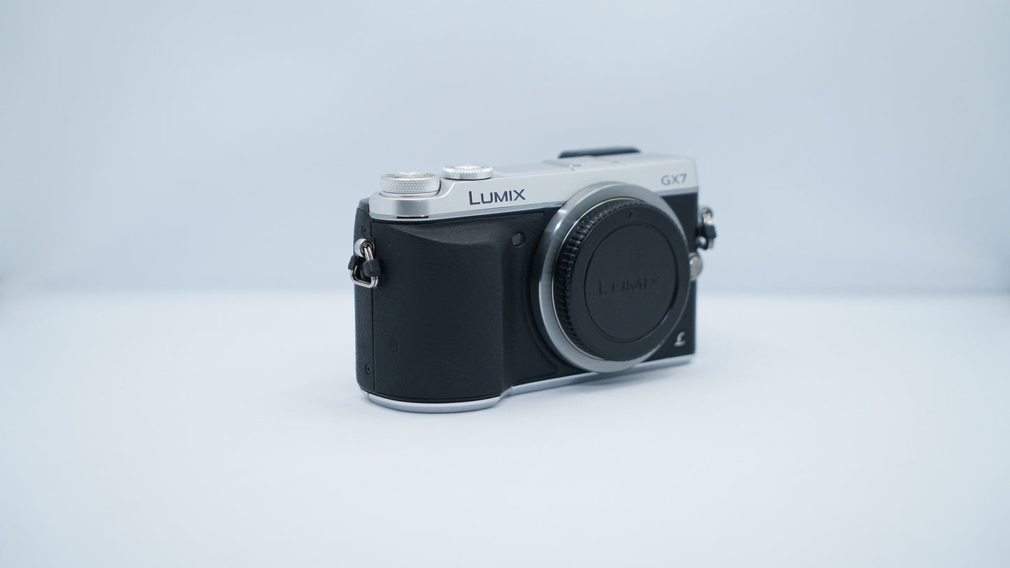 Panasonic Lumix GX7 + Lumix G 20mm f/1.7 ASPH (Silver Edition)