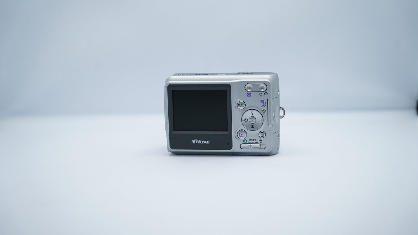 Nikon Coolpix L4
